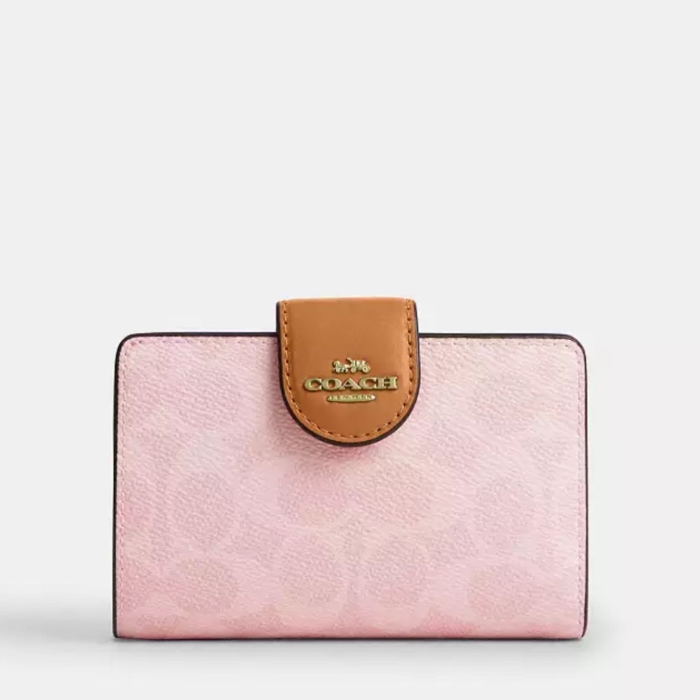 NWT Coach! Medium Corner Zip Wallet
In Signature Canvas 🌸